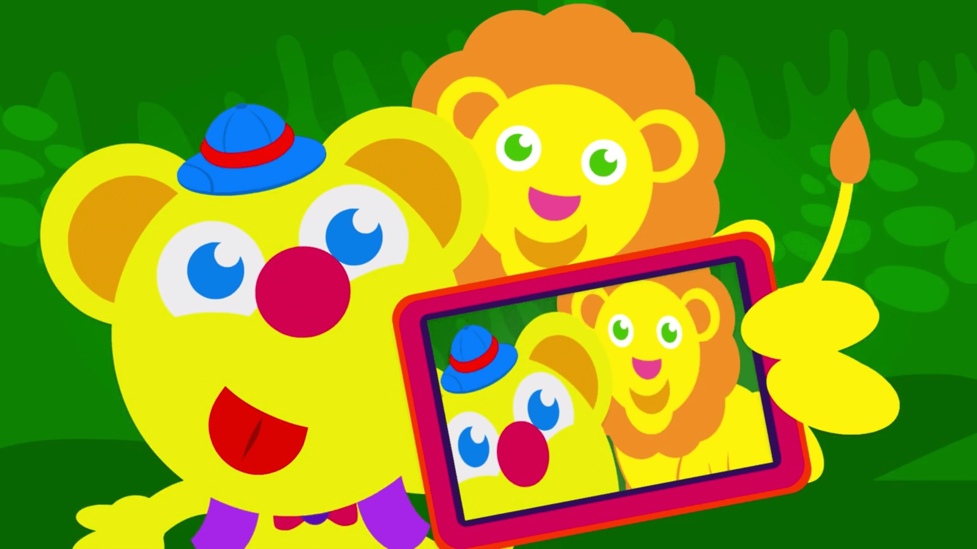 Freddy uses camera to take selfie with lion